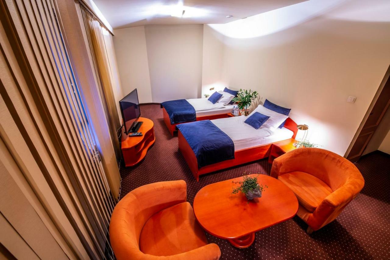 Hotel Royal กลีวิตเซ ภายนอก รูปภาพ